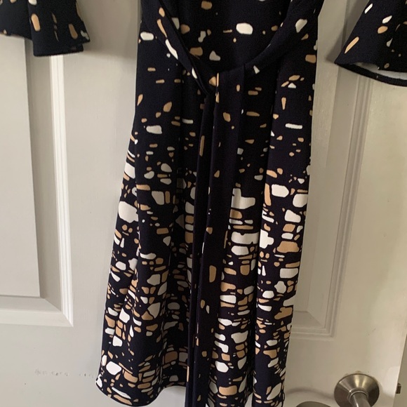 Beautiful Navy, White & Tan Abstract Bell Sleeve Dress 12 - Picture 4 of 6